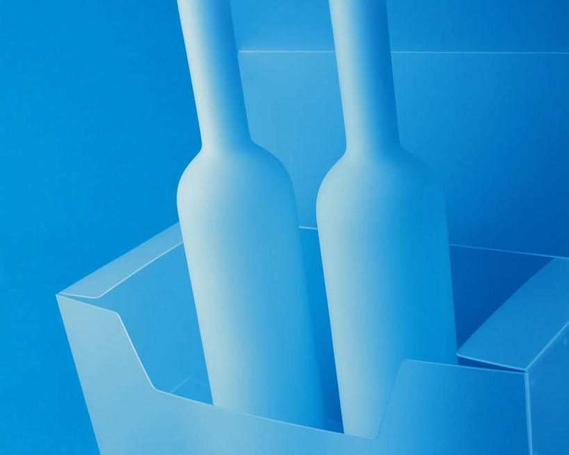 无人,横图,俯视,室内,特写,白天,静物,阴影,蓝色背景,反射,影子,塑料,玻璃制品,盒子,酒瓶,两个,玻璃瓶,瓶子,容器,塑料制品,摄影,影棚,储藏,收纳箱,储存,彩图,高角度拍摄,影棚拍摄,拍摄,贮存