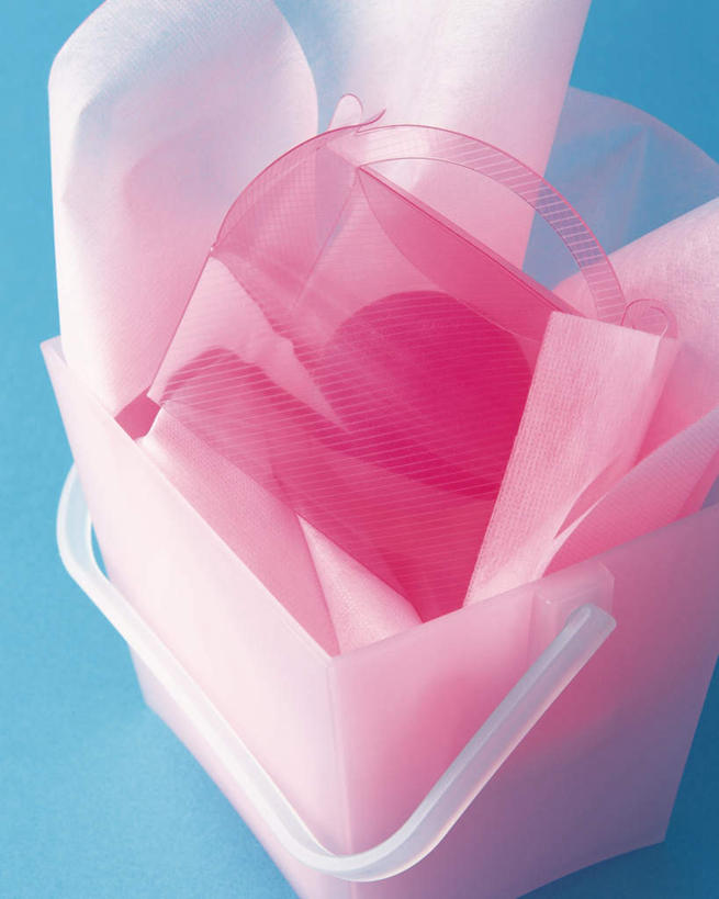 无人,竖图,俯视,室内,特写,白天,桌面,静物,一堆,阴影,堆叠,堆积,蓝色背景,反射,包装,包装纸,影子,摄影,影棚,堆,收纳箱,彩图,高角度拍摄,影棚拍摄,拍摄