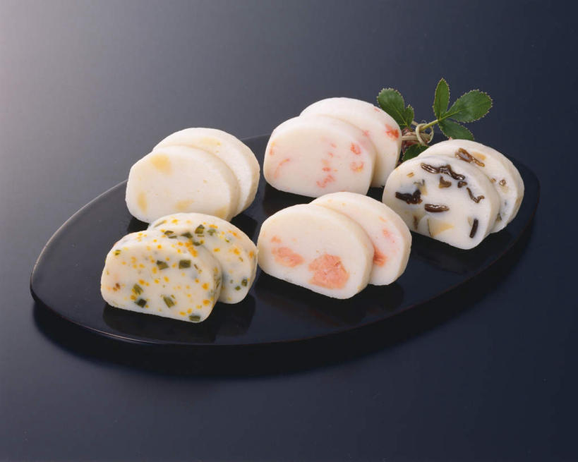 无人,餐厅,横图,俯视,室内,特写,白天,白色背景,烹饪,餐桌,桌子,叶子,托盘,一排,许多,切片,整齐,装饰,日本料理,料理,食品,绿叶,菜肴,美食,食物,排列,日式料理,日式,嫩叶,摄影,佳肴,影棚,餐台,华丽,修饰,点缀,配菜,队列,衬托,美观,雅致,雅观,鱼糕,叶,叶片,彩图,高角度拍摄,影棚拍摄,拍摄,餐馆,饭店,饭馆