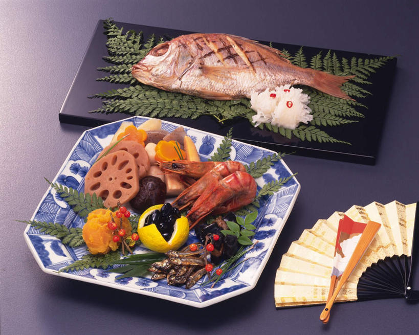 海鲜,无人,餐厅,横图,俯视,室内,特写,白天,白色背景,烹饪,植物,餐桌,桌子,豆,萝卜,胡萝卜,蔬菜,土豆,餐具,日本文化,新鲜,碟子,盘,扇子,豆类,豆子,海带,黑豆,肉,虾,鱼肉,日本料理,料理,食品,两把,两份,水产,藕,菜肴,美食,肉类,食物,盘子,碟,日式料理,日式,摄影,佳肴,有机食品,绿色食品,影棚,餐台,海产品,肉食,豆科,东亚文化,乌豆,乌大豆,馍馍蛋,莲藕,洋芋,山药蛋,马铃薯,红萝卜,甘荀,彩图,高角度拍摄,影棚拍摄,拍摄,餐馆,饭店,饭馆,传统文化