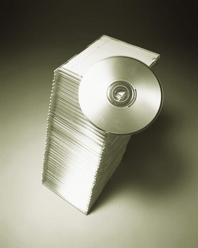无人,竖图,俯视,室内,特写,白天,数据,静物,一堆,许多,堆叠,堆积,灰色背景,信息,光盘,光碟,存储介质,摄影,影棚,堆,碟片,软盘,存储,光盘盒,彩图,高角度拍摄,影棚拍摄,拍摄