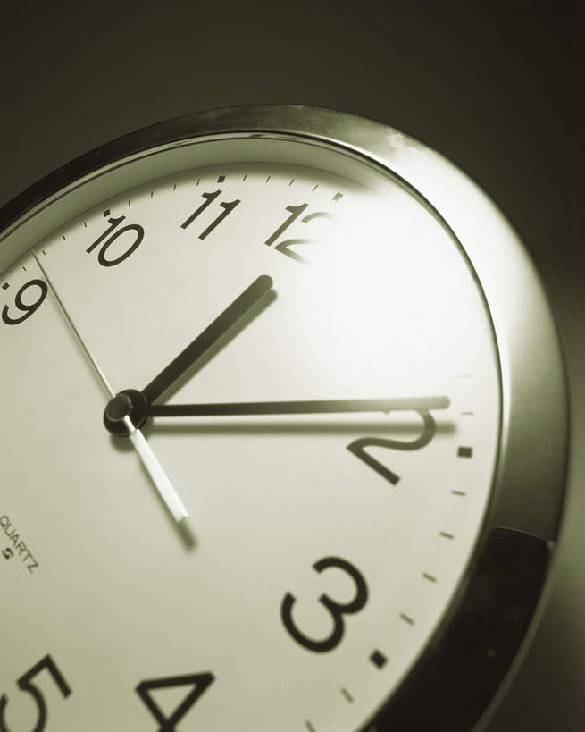 无人,竖图,俯视,室内,特写,白天,静物,灰色背景,围绕,时间,标志,时钟,数字,文字,字符,刻度,指针,计时,标识,一个,钟表,表,转动,摄影,阿拉伯数字,影棚,单个,钟,彩图,高角度拍摄,影棚拍摄,拍摄