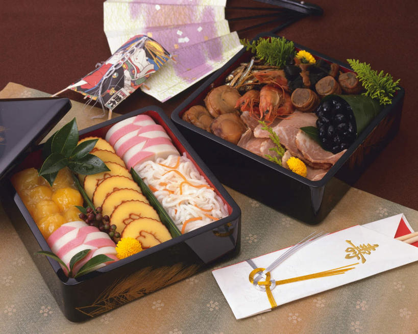 点心,盒饭,无人,餐厅,横图,俯视,室内,特写,白天,白色背景,烹饪,植物,餐桌,筷子,桌子,豆,餐具,便当,扇子,豆类,豆子,蛋,黑豆,鸡蛋,肉,日本料理,料理,食品,甜点,甜品,猪肉,菜肴,美食,肉类,食物,糕点,黄色,风筝,日式料理,甜食,日式,放风筝,摄影,佳肴,影棚,餐台,熏肉,纸鸢,肉食,豆科,放鹞子,豚肉,鹞,鹞子,鸢,木鸢,乌豆,乌大豆,鸡蛋卷,鱼糕,进餐用具,烹调用具,彩图,高角度拍摄,影棚拍摄,拍摄,餐馆,饭店,饭馆