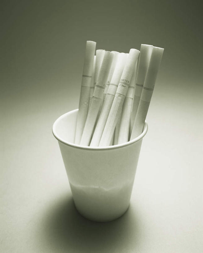 无人,竖图,俯视,室内,特写,白天,静物,杯子,香烟,一排,许多,灰色背景,整齐,排列,一个,纸制品,烟,摄影,影棚,单个,纸杯,尼古丁,队列,一次性杯子,卷烟,烟草,纸烟,彩图,高角度拍摄,影棚拍摄,拍摄