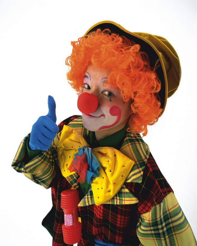 东方人,一个人,小丑,站,举,笑,微笑,竖图,室内,白天,白色背景,正面,化妆,性感,帽子,亚洲,仅一个年轻女性,仅一个女性,仅一个人,纸质,假发,黄种人,彩妆,托,站着,橙色,诱惑,摄影,影棚,搞笑,小丑帽,小丑鼻,狂欢帽,派对帽,聚会帽,纸帽,小丑妆,年轻女性,女人,女性,亚洲人,丑角,举起,举手,举着,向上举,向上伸,向上托,站立,半身,彩图,影棚拍摄,欢乐,开心,拍摄