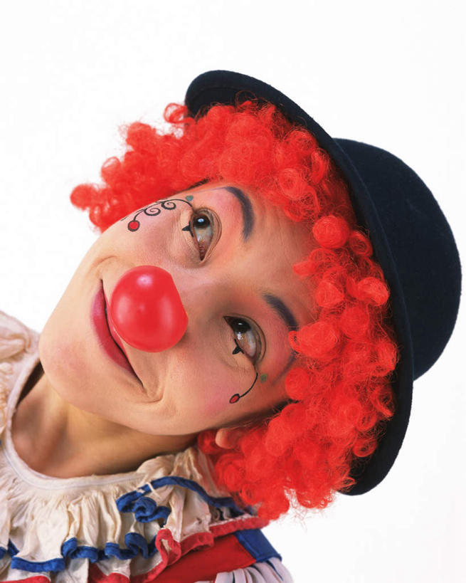 东方人,脸,头,脸颊,一个人,小丑,站,笑,微笑,竖图,室内,特写,白天,白色背景,正面,化妆,性感,亚洲,仅一个年轻女性,仅一个女性,仅一个人,黄种人,彩妆,站着,诱惑,摄影,影棚,搞笑,小丑鼻,小丑妆,年轻女性,女人,女性,亚洲人,头部,脸部,脸蛋,面部,丑角,站立,半身,彩图,影棚拍摄,欢乐,开心,拍摄