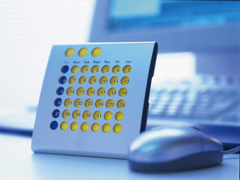 无人,办公室,横图,俯视,室内,特写,白天,办公楼,电脑,笔记本电脑,鼠标,键盘,家具,桌子,写字楼,静物,台历,朦胧,模糊,时间,网络,办公桌,计时,输入设备,通讯设备,商务楼,日期,无线,通信设备,无线网络,无线上网,便携式电脑,办公家具,手提电脑,日历,彩图,高角度拍摄,大楼