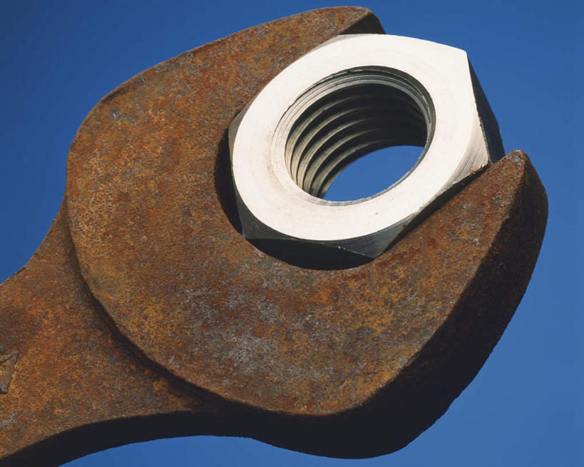 无人,横图,室内,白天,仰视,连接,蓝色背景,组合,工具,摄影,影棚,扳手,链接,螺母,螺帽,五金,紧固,拼接,拼凑,拼合,凑集,聚合,撮合,链结,牢固,扳头,彩图,低角度拍摄,影棚拍摄,拍摄