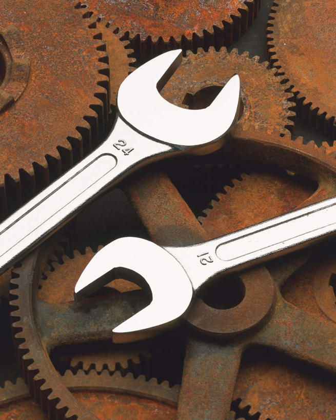 无人,竖图,俯视,室内,特写,白天,零件,齿轮,静物,连接,组合,生锈,工具,两个,机械,铁锈,扳手,链接,锈迹,五金,紧固,拼接,拼凑,拼合,凑集,聚合,撮合,链结,牢固,扳头,彩图,高角度拍摄