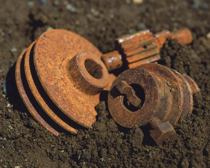 无人,横图,俯视,室外,白天,连接,组合,生锈,工具,泥土,土,一个,栓,铁锈,单个,链接,锈迹,阀门,五金,紧固,拼接,拼凑,拼合,凑集,聚合,撮合,链结,牢固,彩图,高角度拍摄