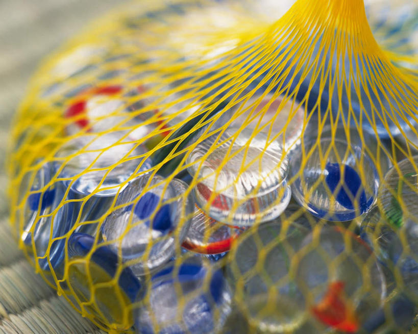 无人,横图,俯视,室内,特写,白天,游戏,静物,玩具,一堆,许多,堆叠,堆积,网,席子,玩,娱乐,弹珠,黄色,休闲,益智,活动,堆,草席,发泄,消遣,欣赏,智力,弹球,宣泄,美观,玩耍,嬉戏,彩图,高角度拍摄