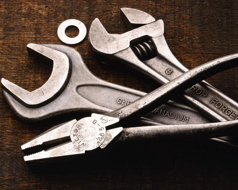 无人,横图,俯视,室内,特写,白天,静物,连接,组合,弯曲,工具,钳子,加工,两个,一个,单个,扳手,老虎钳,链接,固定,五金,紧固,拼接,剪断,拼凑,垫圈,扭转,拼合,凑集,聚合,撮合,链结,牢固,夹持,扳头,彩图,高角度拍摄