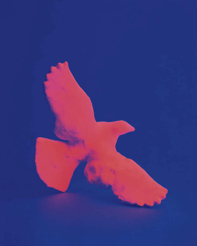 无人,竖图,俯视,室内,特写,白天,数码,科技,鸟,鹰,静物,雕塑,阴影,蓝色背景,艺术,装饰,网络,雕刻,雕像,高光,几何,计算机图形,合成,石雕,一只,模型,工艺品,纪念,美术,电脑合成图,数码合成图,禽类,主题,陈列,写实,具体,具象,功能,美学,老鹰,彩图,高角度拍摄