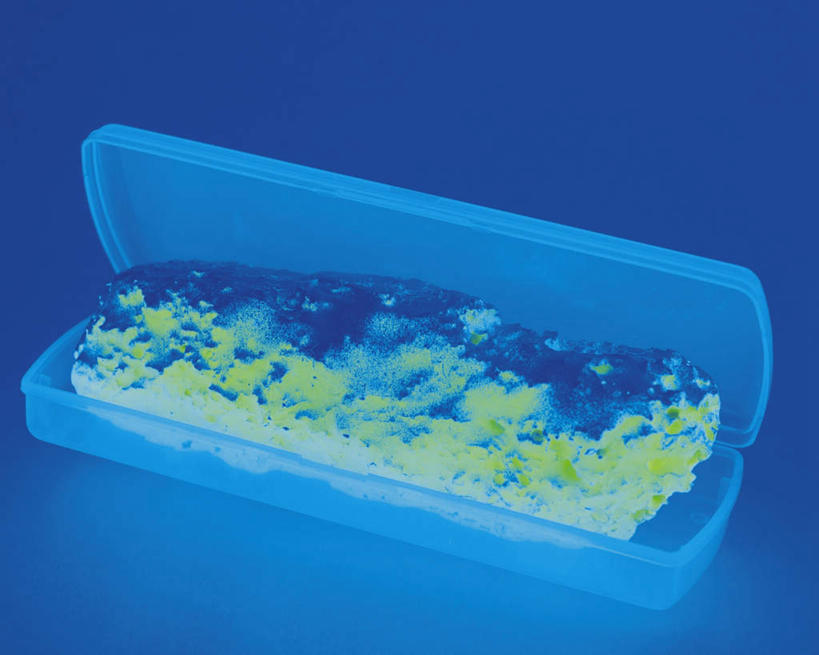 无人,横图,俯视,室内,特写,白天,数码,科技,石头,静物,一堆,许多,阴影,堆叠,堆积,蓝色背景,网络,石子,办公用品,高光,几何,计算机图形,合成,铅笔盒,一个,容器,学习用品,单个,堆,文具用品,电脑合成图,数码合成图,笔盒,写实,具体,具象,石块,彩图,高角度拍摄