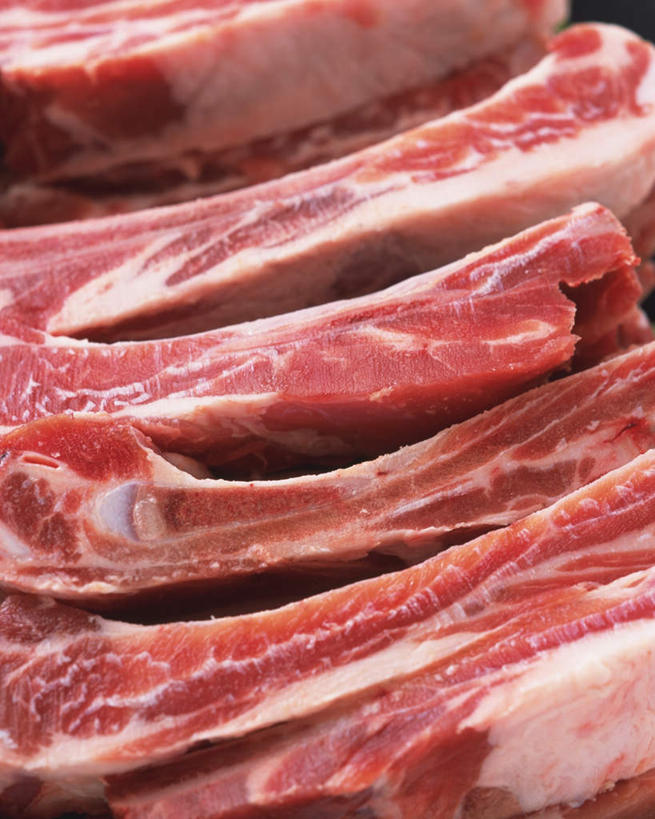 骨骼,无人,竖图,俯视,室内,特写,白天,一排,许多,切开,整齐,肉,生食,牛排,牛肉,骨头,肉类,排列,红色,切,骨架,队列,剖面,肉食,切面,彩图,高角度拍摄