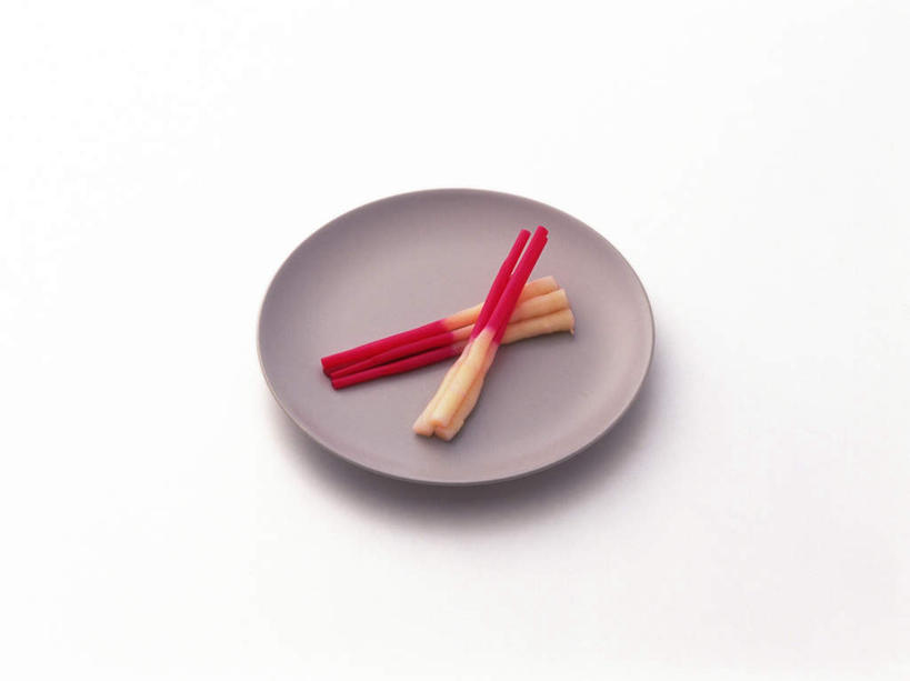 无人,横图,俯视,室内,特写,白天,白色背景,姜,蔬菜,餐具,阴影,新鲜,反射,碟子,盘,影子,食品,食物,两个,一个,红色,盘子,碟,紫姜,摄影,有机食品,绿色食品,影棚,单个,止咳,止痛,解毒,发汗,温肺,温胃,行气,止呕,百辣云,子姜,生姜,老姜,彩图,高角度拍摄,影棚拍摄,拍摄,散寒