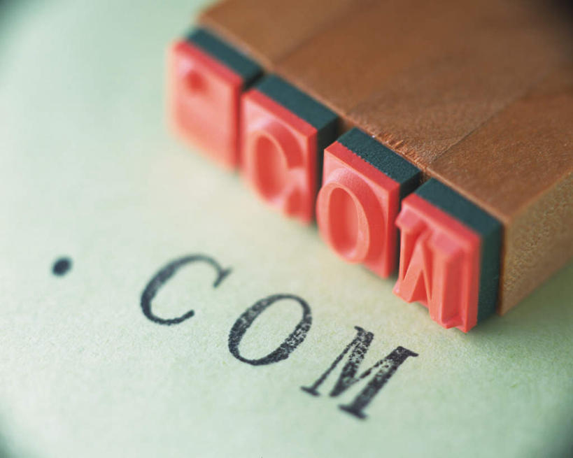 无人,横图,俯视,室内,特写,白天,静物,一排,一张,朦胧,模糊,整齐,网络,网址,木制,标志,墨水,字符,字母,标识,排列,一个,红色,木制品,单个,颜料,印章,队列,邮票,网站,彩图,高角度拍摄