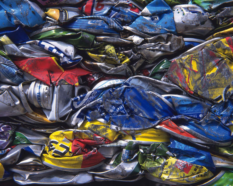 无人,横图,室内,白天,正面,静物,一堆,许多,堆叠,堆积,环保,破碎,垃圾,黄色,红色,蓝色,肮脏,易拉罐,堆,铝制品,回收,资源,碾压,利用,低碳,循环,污渍,铝,彩图