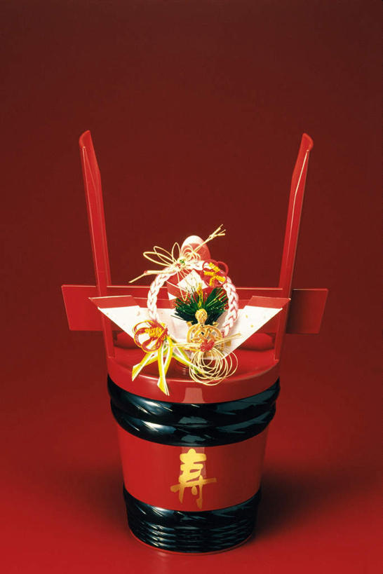 无人,竖图,俯视,室内,特写,白天,桌面,桌子,静物,杯子,日本,亚洲,红色背景,朦胧,模糊,装饰,文字,米酒,一个,红色,酒杯,容器,汉字,摄影,影棚,单个,华丽,修饰,点缀,中文,东亚,日本国,衬托,美观,雅致,雅观,长寿,彩图,高角度拍摄,影棚拍摄,拍摄