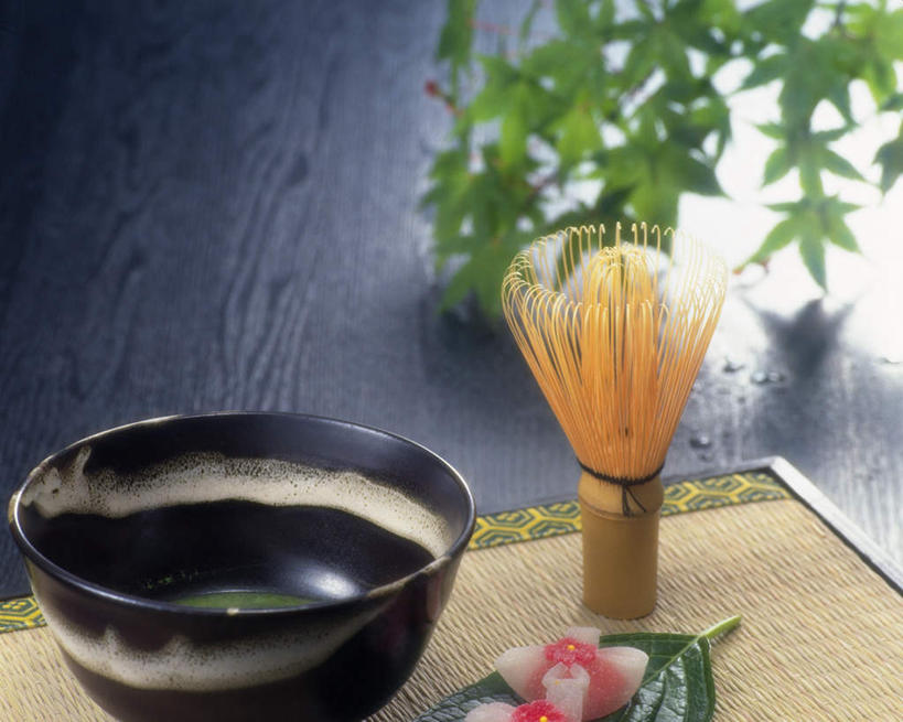 无人,横图,俯视,室内,特写,白天,植物,餐桌,桌面,桌子,叶子,朦胧,模糊,墙,绿叶,榻榻米,墙壁,墙面,水珠,一个,茶具,垫子,搅拌器,碗,嫩叶,单个,餐台,茶筅,茶叶搅拌器,叶,叶片,彩图,高角度拍摄