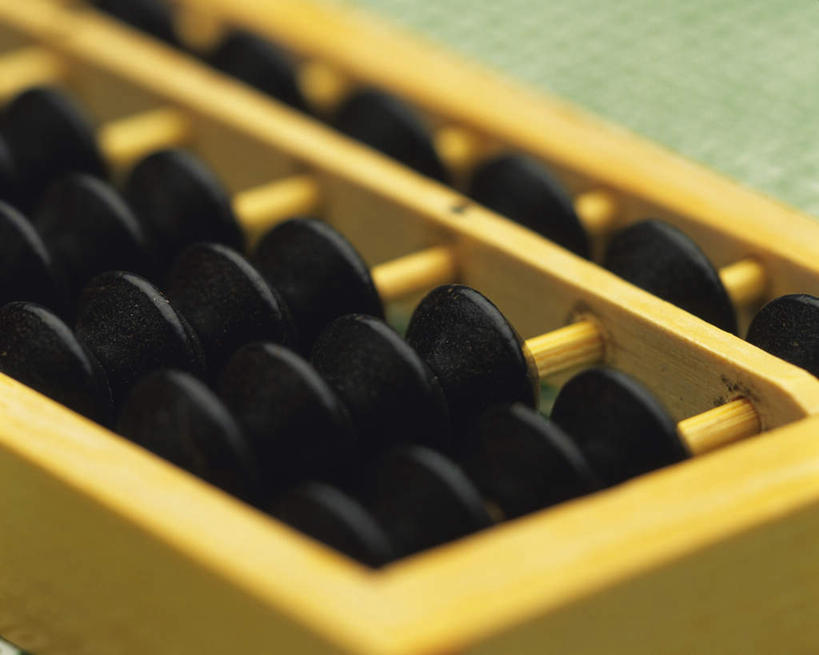 无人,横图,俯视,室内,特写,白天,白色背景,算盘,桌面,桌子,静物,古老,朦胧,模糊,计算,科学,数字,办公用品,文化,传统,理财,财务,摄影,影棚,数学,珠算,彩图,高角度拍摄,影棚拍摄,拍摄