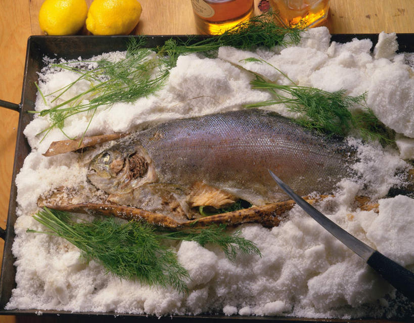 三文鱼,无人,横图,俯视,室内,特写,白天,烹饪,鲑鱼,柠檬,水果,烤,新鲜,香菜,生食,盐,日本料理,料理,食品,果实,菜肴,美食,食物,黄色,刀,日式料理,日式,佳肴,有机食品,绿色食品,大马哈鱼,胡菜,香荽,原荽,园荽,芫荽,撒蒙鱼,萨门鱼,冰海之皇,鲑,胡荽,莞荽,芫茜,芫蓿,莚葛草,莚荽菜,益母果,柠果,彩图,高角度拍摄