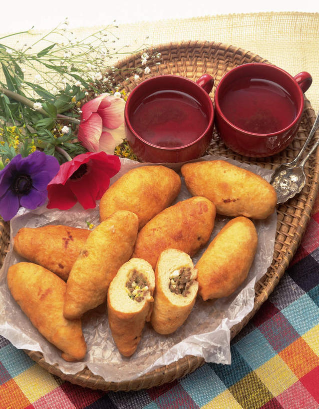 无人,竖图,俯视,室内,特写,白天,烹饪,餐桌,桌子,杯子,一堆,许多,堆叠,堆积,盛开,瓷器,调料,酱料,酱汁,佐料,日本料理,料理,食品,陶瓷制品,调味品,调味料,花蕾,酱,菜肴,美食,桌布,花,花瓣,花朵,鲜花,食物,黄色,日式料理,花苞,花蕊,日式,摄影,佳肴,影棚,餐台,堆,瓷杯,鱼饼,彩图,高角度拍摄,影棚拍摄,拍摄