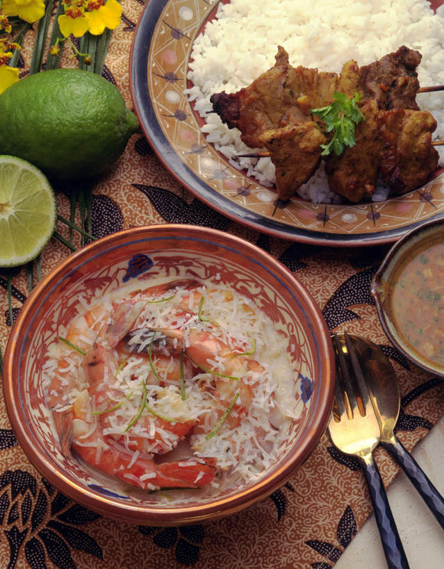 海鲜,米饭,无人,竖图,俯视,室内,特写,白天,烹饪,餐桌,桌子,柑橘,水果,许多,新鲜,叉,香菜,生食,虾,料理,食品,果实,饭,水产,菜肴,美食,泰国料理,食物,碗,摄影,佳肴,有机食品,绿色食品,影棚,餐台,五谷,海产品,肉排,胡菜,香荽,原荽,园荽,芫荽,胡荽,莞荽,芫茜,芫蓿,莚葛草,莚荽菜,橘子,桔子,橙子,橙,彩图,高角度拍摄,影棚拍摄,拍摄