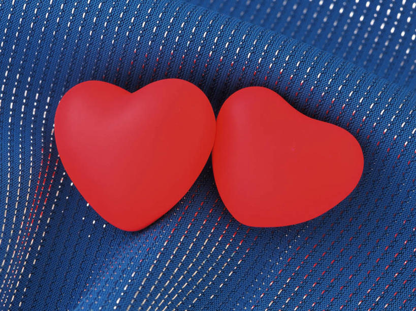 无人,横图,俯视,室内,特写,白天,爱情,静物,爱心,浪漫,桌布,两个,红色,蓝色,温暖,温馨,心形,恩爱,摄影,影棚,和睦,心型,彩图,高角度拍摄,影棚拍摄,拍摄,融洽