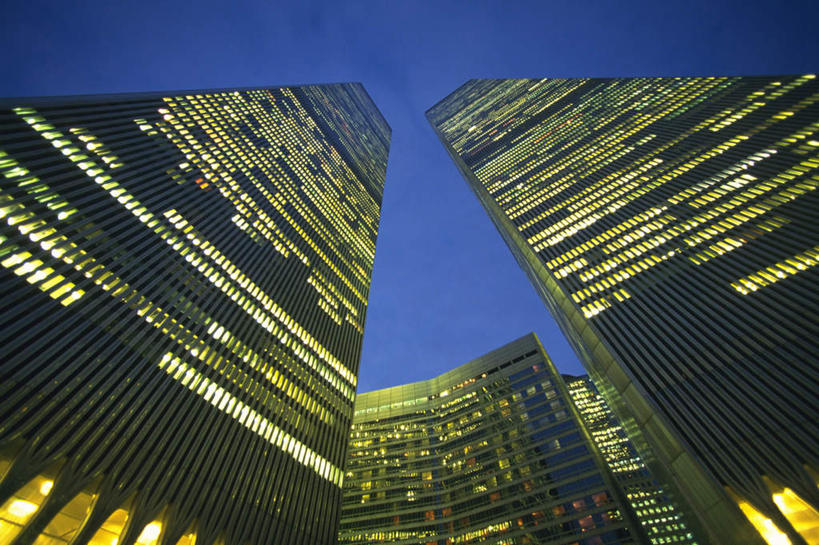 无人,高楼大厦,横图,室外,夜晚,仰视,度假,美景,城市风光,标志建筑,城市,大厦,地标,建筑,摩天大楼,夜景,照明,纽约,美国,景观,灯光,曼哈顿,娱乐,建设,灯,蓝色,蓝天,天空,灯具,天,享受,休闲,景色,放松,照亮,北美,北美洲,照明设备,美洲,纽约州,帝国之州,帝国州,世界贸易中心,北亚美利加洲,亚美利加洲,彩图,低角度拍摄,大楼,高层建筑,高楼,摩天楼,曼哈顿岛,纽约世界贸易中心,世贸中心,双子大楼