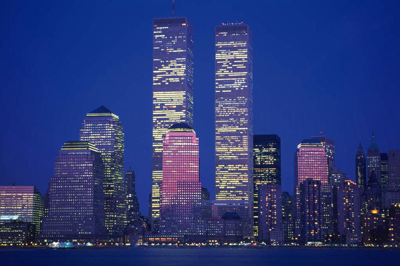 无人,高楼大厦,横图,室外,夜晚,仰视,度假,河流,美景,水,城市风光,标志建筑,城市,大厦,地标,建筑,摩天大楼,照明,纽约,美国,河水,景观,水流,灯光,曼哈顿,娱乐,建设,灯,蓝色,蓝天,天空,天,享受,休闲,景色,放松,照亮,北美,北美洲,照明设备,美洲,纽约州,帝国之州,帝国州,世界贸易中心,北亚美利加洲,亚美利加洲,彩图,低角度拍摄,大楼,高层建筑,高楼,摩天楼,曼哈顿岛,纽约世界贸易中心,世贸中心,双子大楼