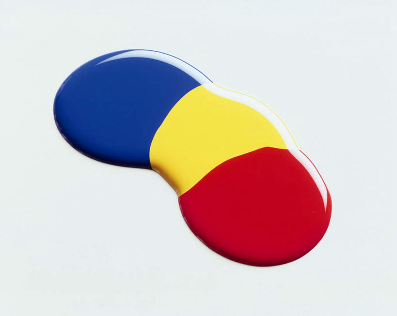 无人,横图,俯视,室内,特写,白天,白色背景,一排,连接,阴影,花纹,条纹,艺术,整齐,光线,空间,纹路,液体,影子,斑点,三滴,画,排列,黄色,红色,蓝色,阳光,摄影,影棚,颜料,涂料,水彩,队列,创作,融合,想象,彩图,高角度拍摄,影棚拍摄,拍摄