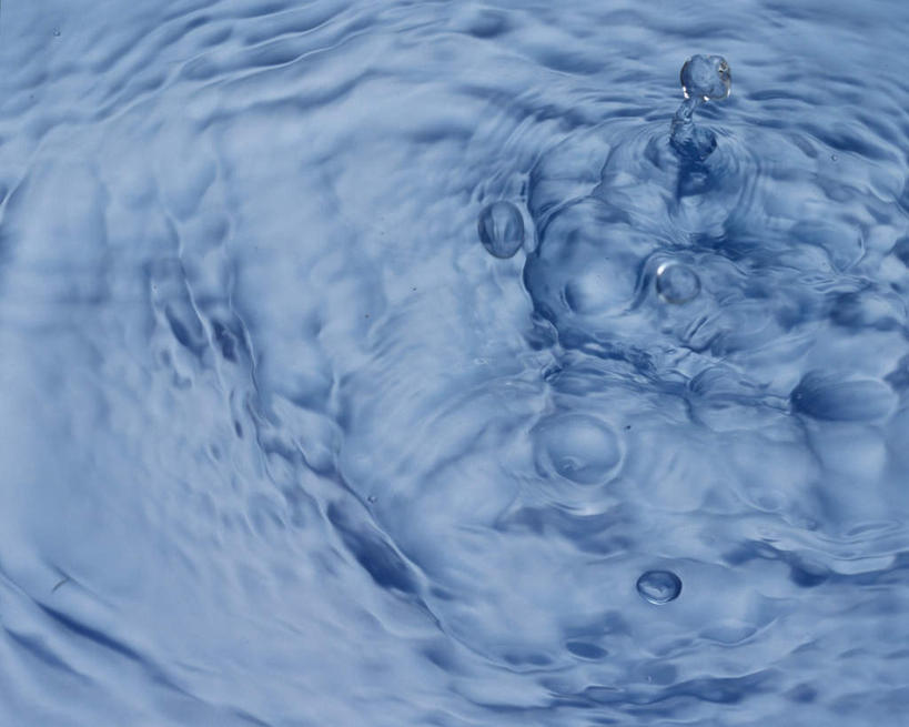 无人,横图,俯视,室内,特写,白天,水,阴影,波纹,飞溅,蓝色背景,溅,光线,液体,影子,气泡,水滴,水面,滴落,水珠,水纹,阳光,泡泡,波浪,摄影,流动,影棚,喷洒,彩图,高角度拍摄,影棚拍摄,拍摄