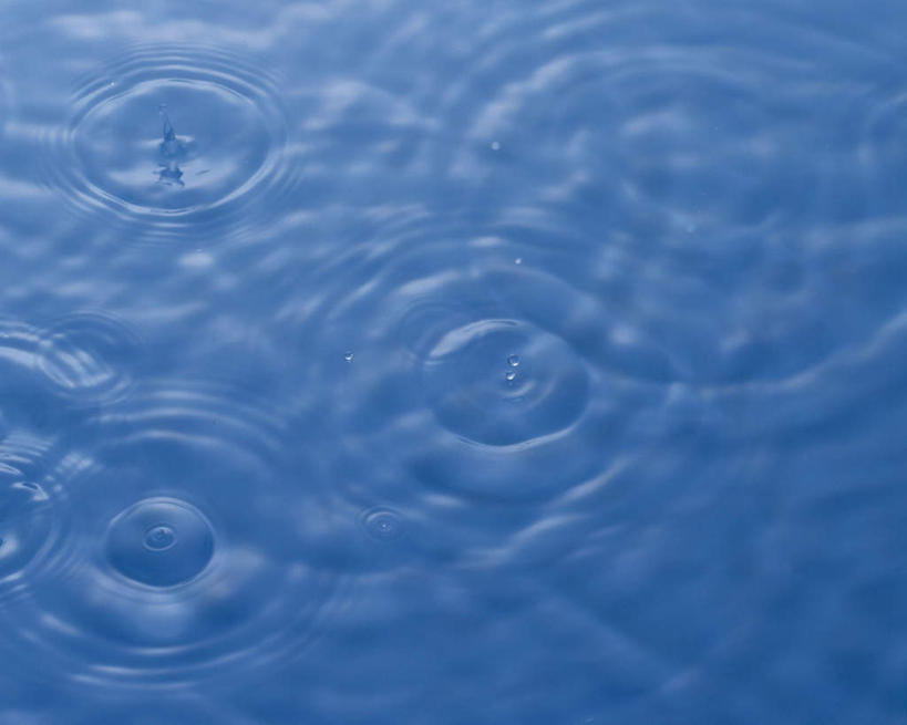 无人,横图,俯视,室内,特写,白天,水,许多,阴影,波纹,蓝色背景,光线,液体,影子,圆圈,水滴,滴落,水纹,阳光,波浪,摄影,影棚,彩图,高角度拍摄,影棚拍摄,拍摄