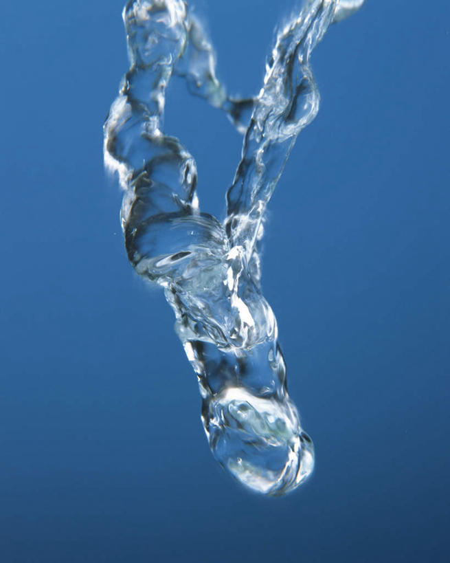 无人,竖图,室内,特写,白天,正面,水,阴影,飞溅,蓝色背景,溅,光线,液体,影子,水滴,水珠,阳光,摄影,流动,影棚,喷洒,彩图,影棚拍摄,拍摄