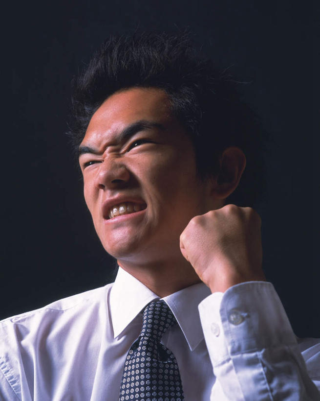 东方人,脸,头,脸颊,一个人,商务人士,商务男性,站,举,竖图,室内,特写,白天,正面,衬衫,亚洲,仅一个男性,仅一个人,握,黑色背景,套装,注视,黄种人,鼓励,肩膀,仅一个年轻男性,观察,加油,看,手势,托,握拳,站着,打气,握着,摄影,影棚,观看,察看,关注,鼓舞,商务装,工薪阶层,呲牙,男人,男性,年轻男性,亚洲人,头部,脸部,脸蛋,面部,白领,上班族,举起,举手,举着,向上举,向上伸,向上托,站立,半身,彩图,影棚拍摄,衬衣,拍摄