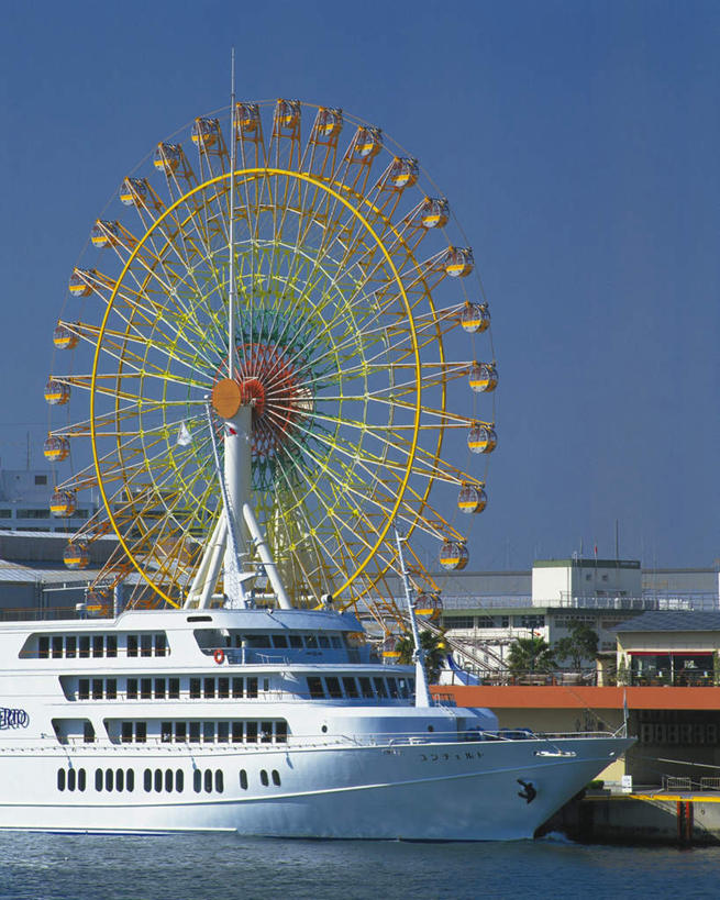 无人,竖图,室外,白天,正面,旅游,度假,游戏,植物,标志建筑,地标,建筑,轮船,船,日本,亚洲,阴影,光线,影子,摩天轮,游艇,玩,娱乐,建设,游轮,树,树木,蓝色,绿色,蓝天,天空,阳光,自然,交通工具,天,享受,休闲,旅游胜地,放松,游乐设施,生长,晴朗,成长,活动,发泄,消遣,智力,东亚,本州,万里无云,费里斯大转轮,本州岛,日本国,近畿地方,近畿,兵库,兵库县,宣泄,马赛克广场,神户,神户市,神戸,县厅,神戸市,游艺设施,晴空,晴空万里,玩耍,嬉戏,彩图