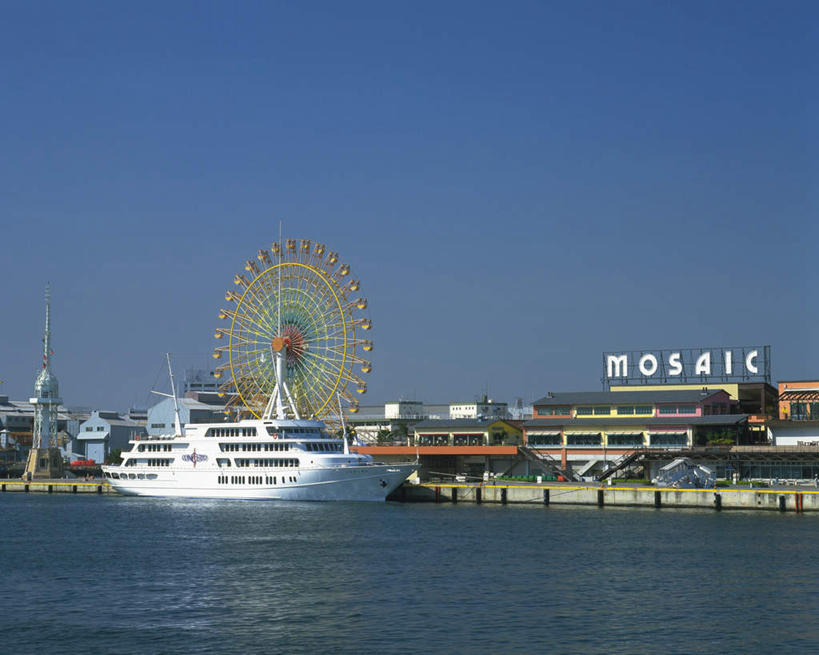无人,横图,室外,白天,正面,度假,游戏,海浪,海洋,美景,城市风光,城市,轮船,船,日本,亚洲,一艘,景观,浪花,摩天轮,游艇,玩,娱乐,游轮,蓝色,蓝天,天空,海水,交通工具,天,享受,休闲,景色,放松,游乐设施,晴朗,活动,发泄,消遣,智力,海景,东亚,本州,万里无云,费里斯大转轮,本州岛,日本国,近畿地方,近畿,兵库,兵库县,宣泄,马赛克广场,神户,神户市,神戸,县厅,神戸市,游艺设施,大海,风浪,海,海水的波动,近岸浪,涌浪,晴空,晴空万里,玩耍,嬉戏,彩图