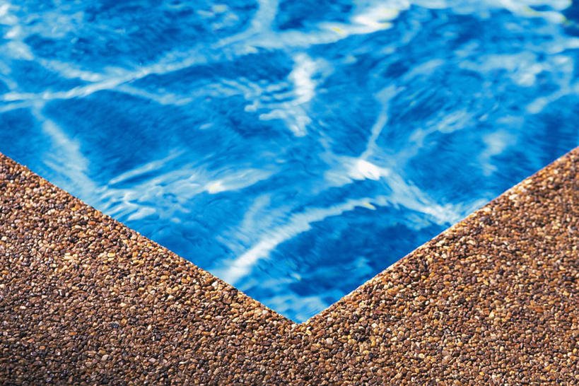 无人,体育馆,游泳池,横图,俯视,室外,特写,白天,水,波纹,液体,水池,水滴,水面,涟漪,泳池,蓝色,水纹,波浪,波光粼粼,游泳馆,水晕,彩图,高角度拍摄