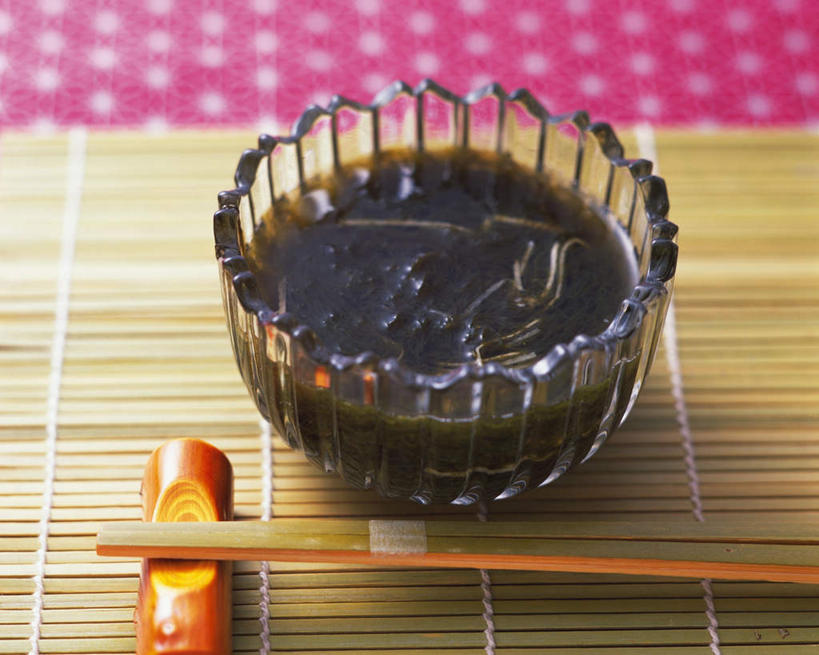 无人,横图,俯视,室内,特写,白天,烹饪,餐桌,筷子,桌子,餐具,一堆,许多,堆叠,堆积,朦胧,模糊,醋,调料,酱料,日本料理,料理,食品,调味品,调味料,筷枕,文化,传统,菜肴,美食,食物,碗,日式料理,日式,海藻,摄影,佳肴,影棚,餐台,堆,礼节,一份,藻类,礼仪,进餐用具,彩图,高角度拍摄,影棚拍摄,拍摄