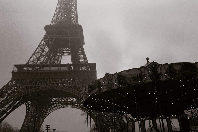 无人,横图,黑白,室外,白天,仰视,度假,美景,城市风光,城市,建筑,游乐场,法国,巴黎,欧洲,艾菲尔铁塔,景观,埃菲尔铁塔,娱乐,建设,享受,休闲,旋转木马,游乐设备,景色,放松,法兰西,法兰西共和国,战神广场,法兰西第五共和国,低角度拍摄