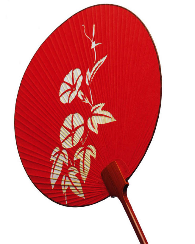 无人,竖图,室内,特写,白天,白色背景,正面,静物,一把,花纹,盛开,扇子,图案,清凉,花蕾,凉爽,文化,花,花瓣,花朵,鲜花,红色,花苞,花蕊,彩图,传统文化