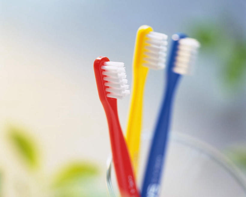 无人,横图,俯视,室内,特写,白天,生活用品,杯子,叶子,朦胧,模糊,牙刷,绿叶,玻璃制品,三个,绿色,水杯,日用品,清洁,嫩叶,洗漱用品,卫生,叶,叶片,玻璃杯,彩图,高角度拍摄