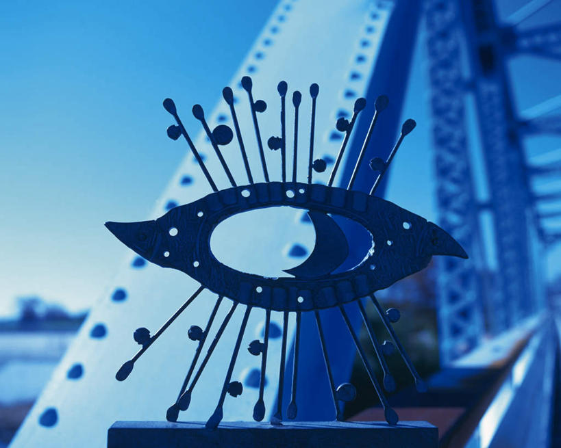 无人,横图,室外,白天,正面,大桥,立交桥,桥梁,金属制品,雕塑,朦胧,模糊,艺术,装饰,金属,雕刻,雕像,高架,斜拉桥,桥,架子,一个,蓝色,蓝天,天空,工艺品,天,晴朗,单个,纪念,工艺,美术,主题,陈列,万里无云,功能,美学,漆雕,晴空,晴空万里,彩图