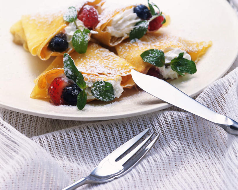 奶酪,无人,横图,俯视,室内,特写,白天,烹饪,餐桌,桌子,草莓,浆果,蓝莓,餐具,许多,叉子,刀叉,刀子,干酪,起司,食品,饮品,芝士,营养,菜肴,美食,食物,乳酪,佳肴,餐台,乳制品,餐刀,薄饼,发酵,餐叉,起士,进餐用具,洋莓,水果皇后,山都柿,蓝浆果,蓝靛果,红莓,地莓,彩图,高角度拍摄