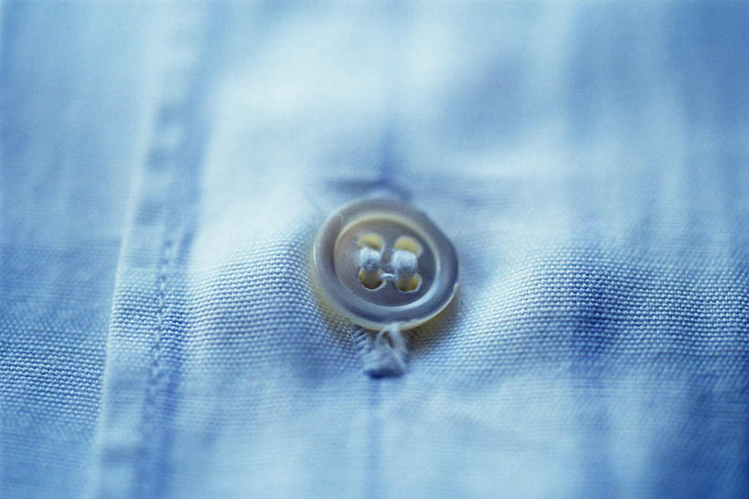无人,横图,俯视,室内,特写,白天,衬衫,桌面,静物,阴影,反射,圆形,影子,纽扣,一件,彩图,高角度拍摄,衬衣