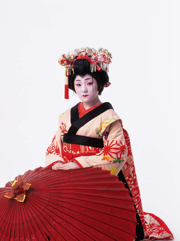 东方人,一个人,演员,电影明星,坐,竖图,室内,白天,白色背景,正面,民族服装,幸福,日本,亚洲,仅一个男性,仅一个人,一把,表演,撑开,和服,伞,雨伞,纸伞,古典,油纸伞,注视,黄种人,文化,阳伞,扮演,仅一个年轻男性,红色,看,搭,摄影,服饰,影棚,观看,纪念,吉祥,演出,搭着,关注,古朴,东亚,吴服,唐草,唐花,唐锦,日本国,平安,男人,男性,年轻男性,亚洲人,影视明星,坐着,半身,彩图,影棚拍摄,传统服装,民俗服,拍摄,歌舞伎