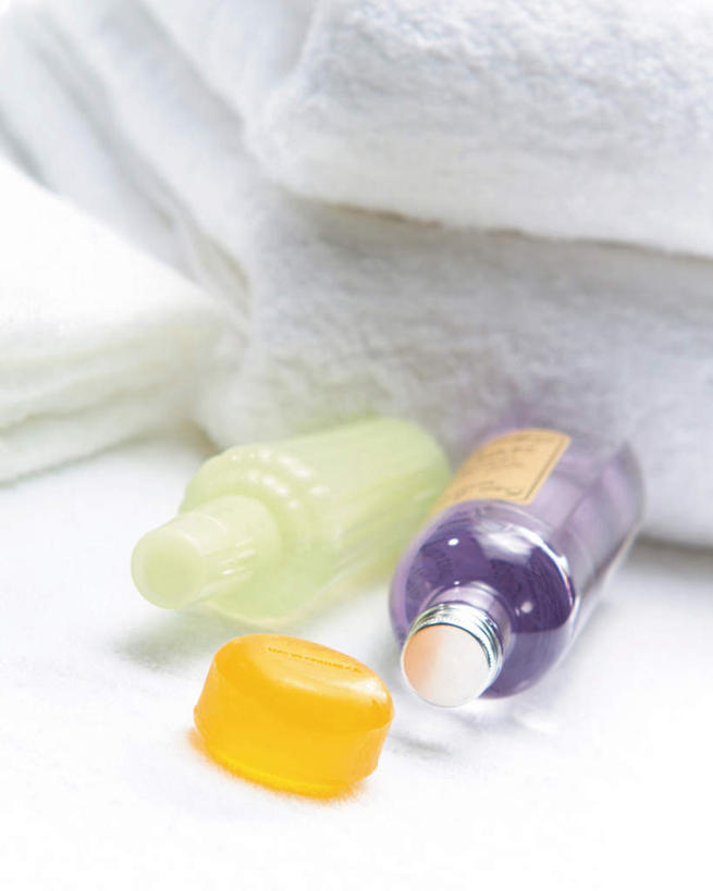 无人,竖图,俯视,室内,特写,白天,按摩,静物,一堆,堆叠,堆积,朦胧,模糊,香料,瓶子,容器,毛巾,芳香疗法,摄影,影棚,堆,彩图,高角度拍摄,影棚拍摄,拍摄