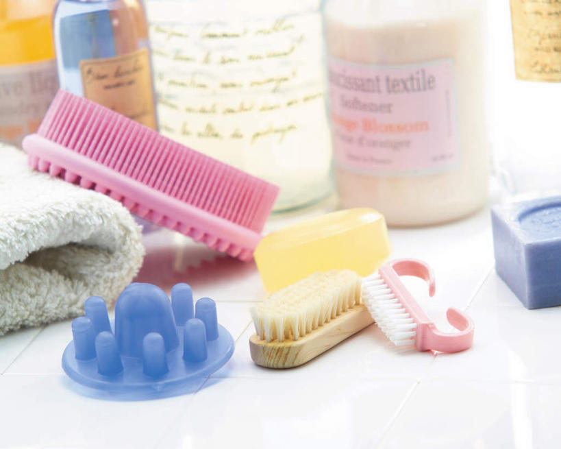 无人,横图,俯视,室内,特写,白天,白色背景,化妆,美容,桌面,桌子,静物,一堆,护肤,堆叠,堆积,化妆品,精油,瓶子,刷子,肥皂,毛巾,香皂,日用品,洗浴用品,清洁,保养,享受,休闲,放松,保健,摄影,影棚,沐浴露,堆,护肤品,舒缓,养颜,去污,紧肤,嫩肤,洗涤,彩图,高角度拍摄,影棚拍摄,拍摄