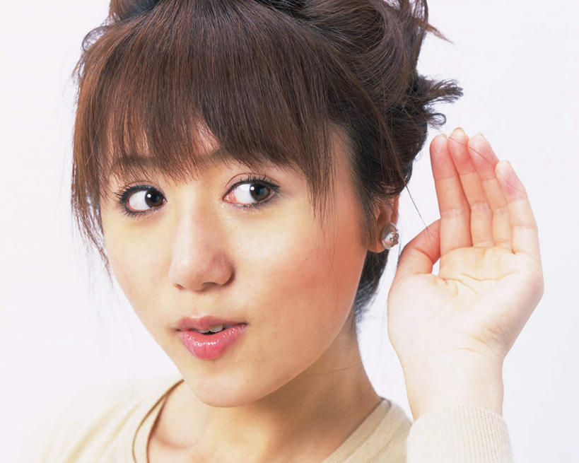 东方人,脸,头,脸颊,手,头发,一个人,站,横图,室内,特写,白天,白色背景,正面,亚洲,仅一个年轻女性,仅一个女性,仅一个人,服装,注视,休闲装,黄种人,肩膀,衣服,黄色,观察,看,聆听,站着,休闲,手部,休闲服,摄影,服饰,影棚,观看,单手,察看,倾听,关注,凝听,年轻女性,女人,女性,亚洲人,头部,脸部,脸蛋,面部,站立,半身,彩图,影棚拍摄,拍摄